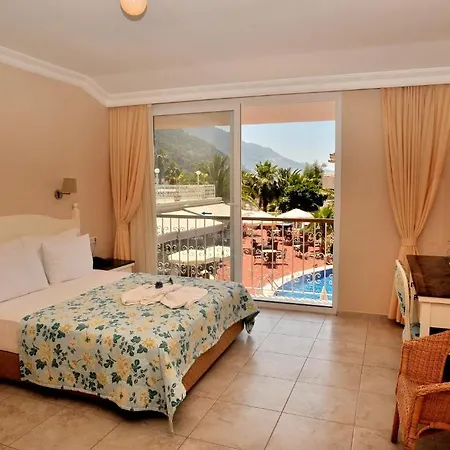 Hotel The Blue Lagoon Deluxe 3*