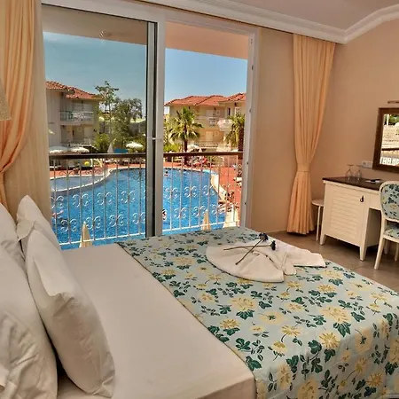 The Blue Lagoon Deluxe فندق 3*