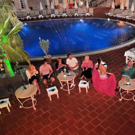 The Blue Lagoon Deluxe أولدينيس