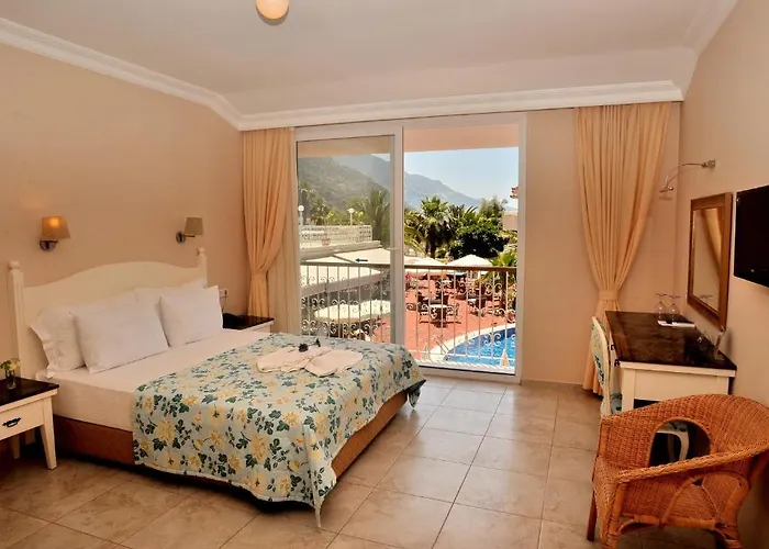 Hotel The Blue Lagoon Deluxe 3*