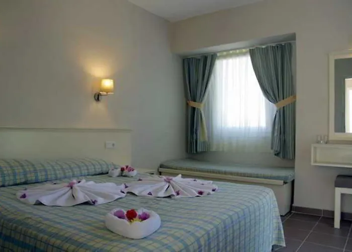 Hotel The Blue Lagoon Deluxe 3*